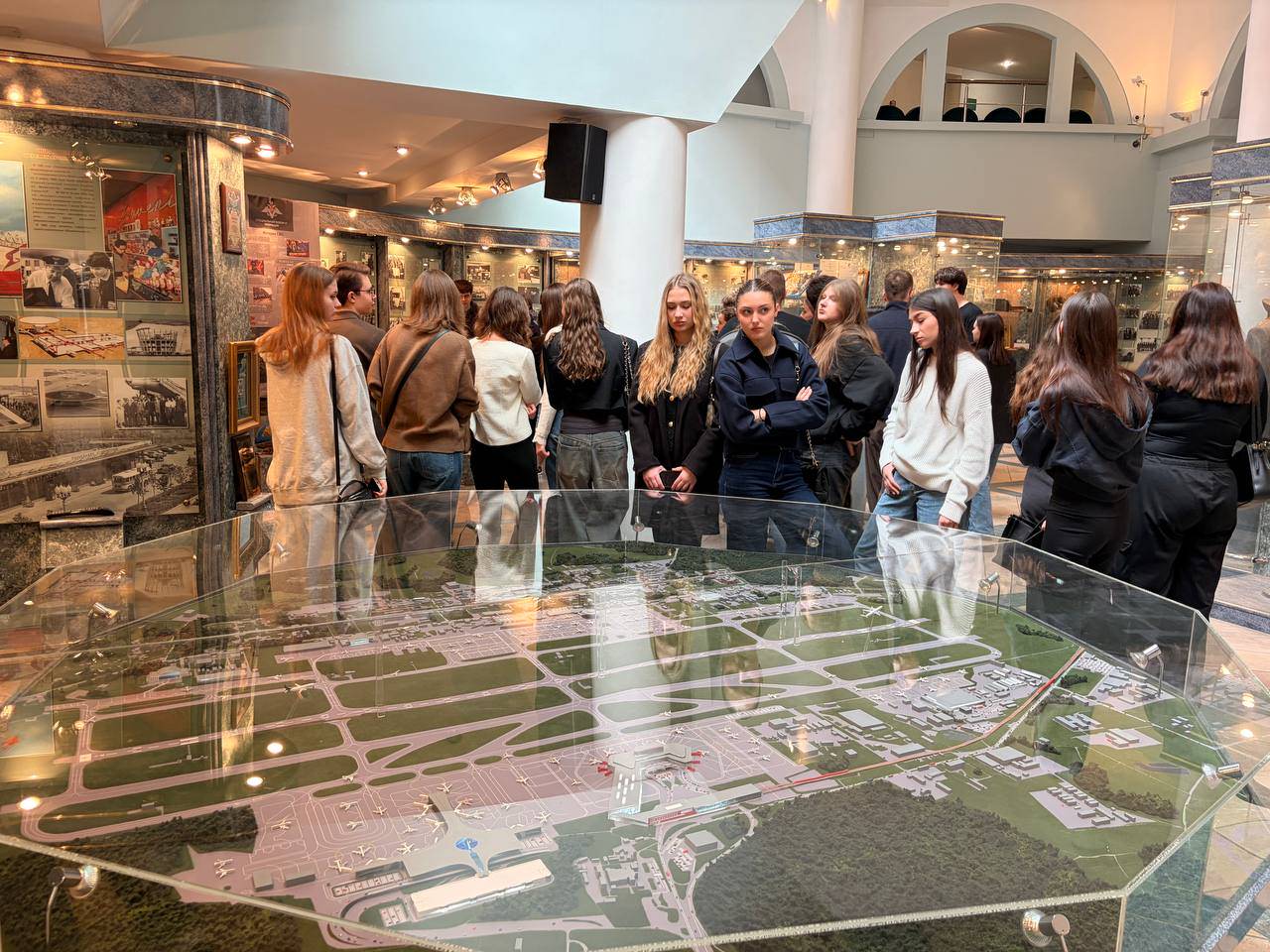 Студенты-таможенники познакомились с работой Шереметьевской таможни