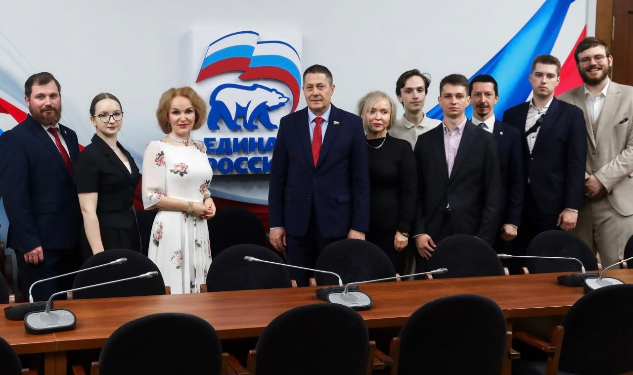 Участники клуба финансовой грамотности «Афина» в Госдуме встретились с депутатом Александром Владимировичем Щербаковым