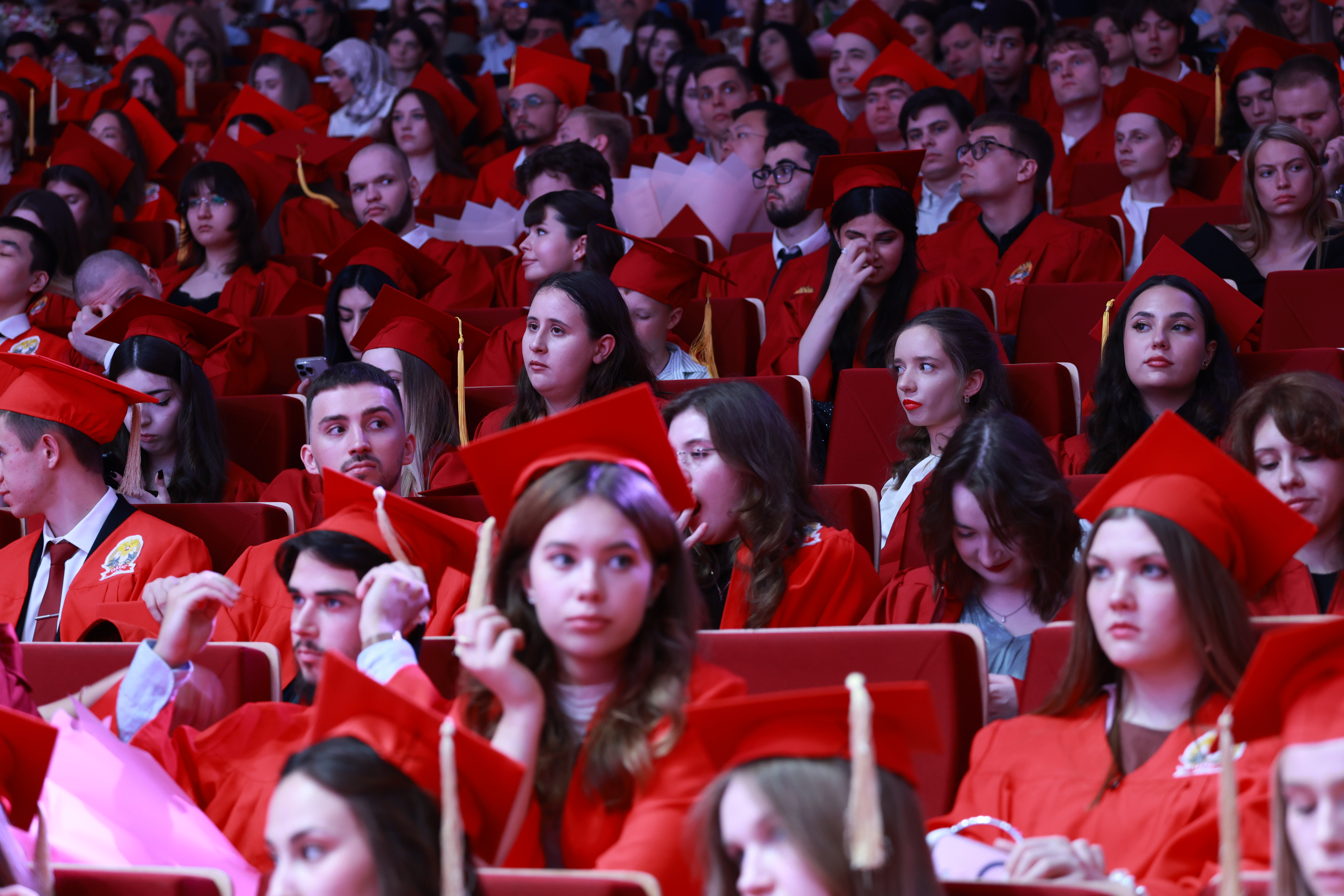 В ИПНБ состоялось торжественное вручение дипломов выпускникам 2026 года