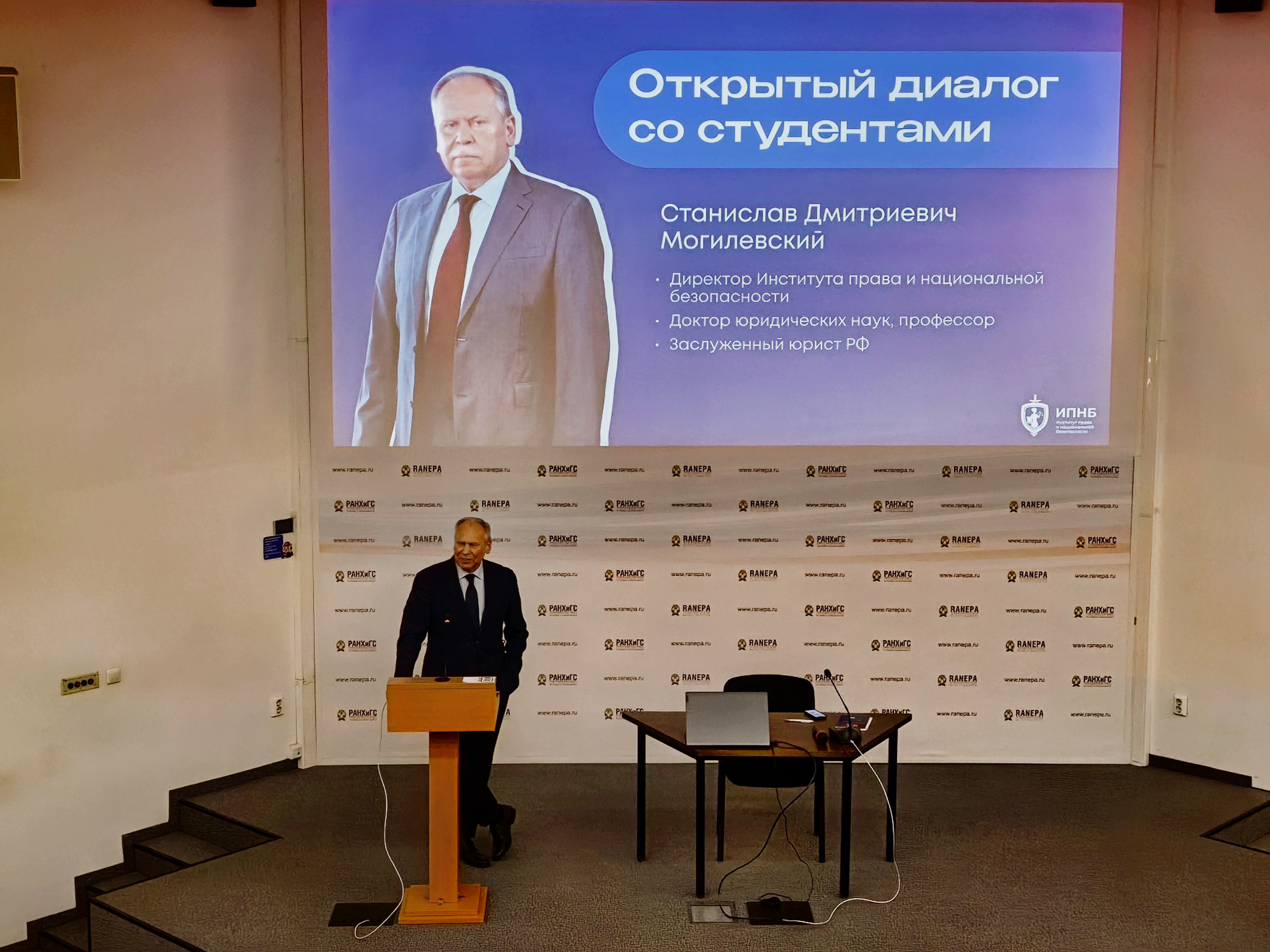 Состоялся открытый диалог студентов с директором ИПНБ