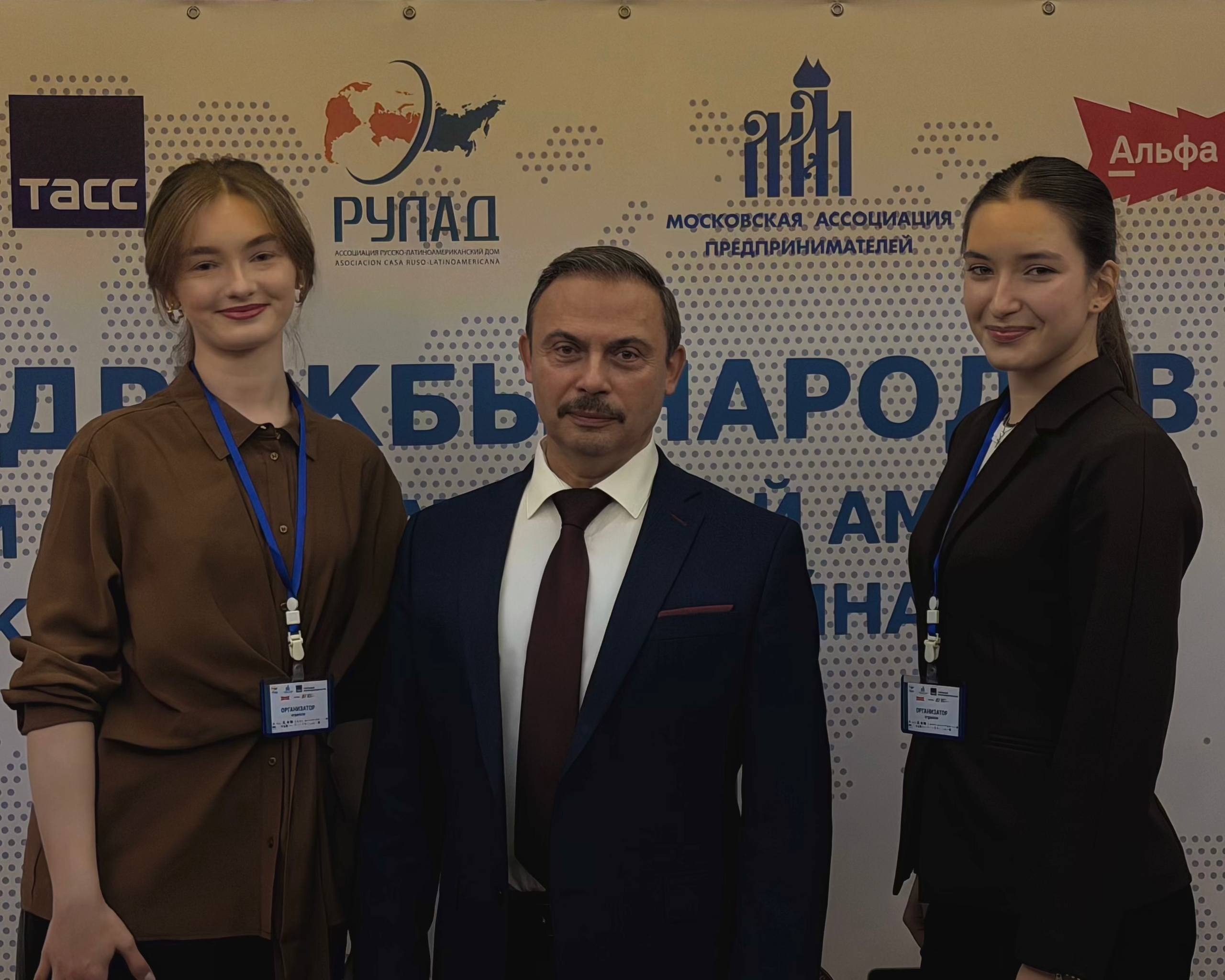 Студентки ИПНБ возглавили молодёжное содружество AMIGOS+