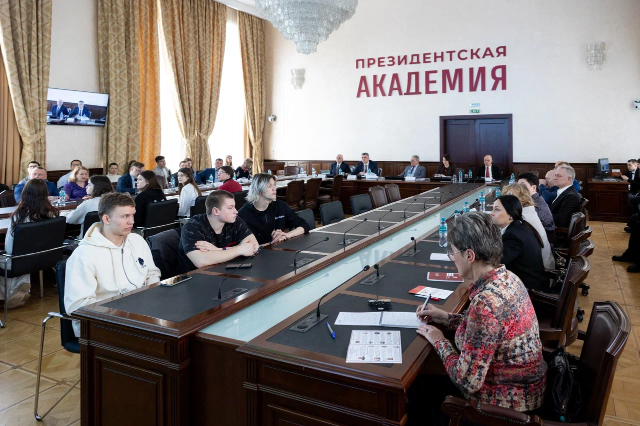 В ИПНБ прошла научно-практическая конференция о современных подходах к экономической безопасности