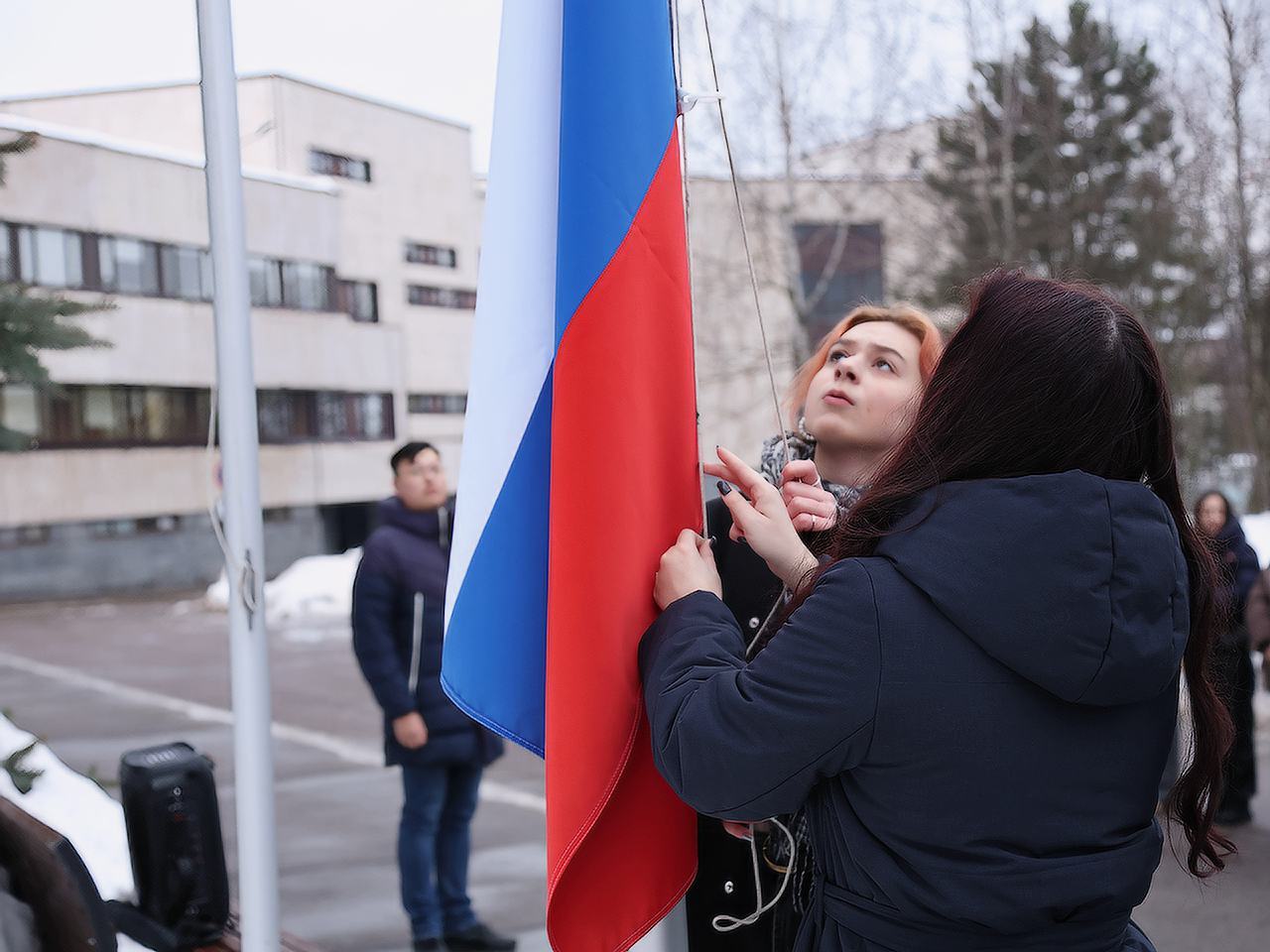 Студенты ИПНБ подняли флаг Президентской академии