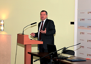 Научный руководитель Факультета таможенного дела ИПиНБ Л.А. Лозбенко выступил с публичной лекцией «Таможня –2030»
