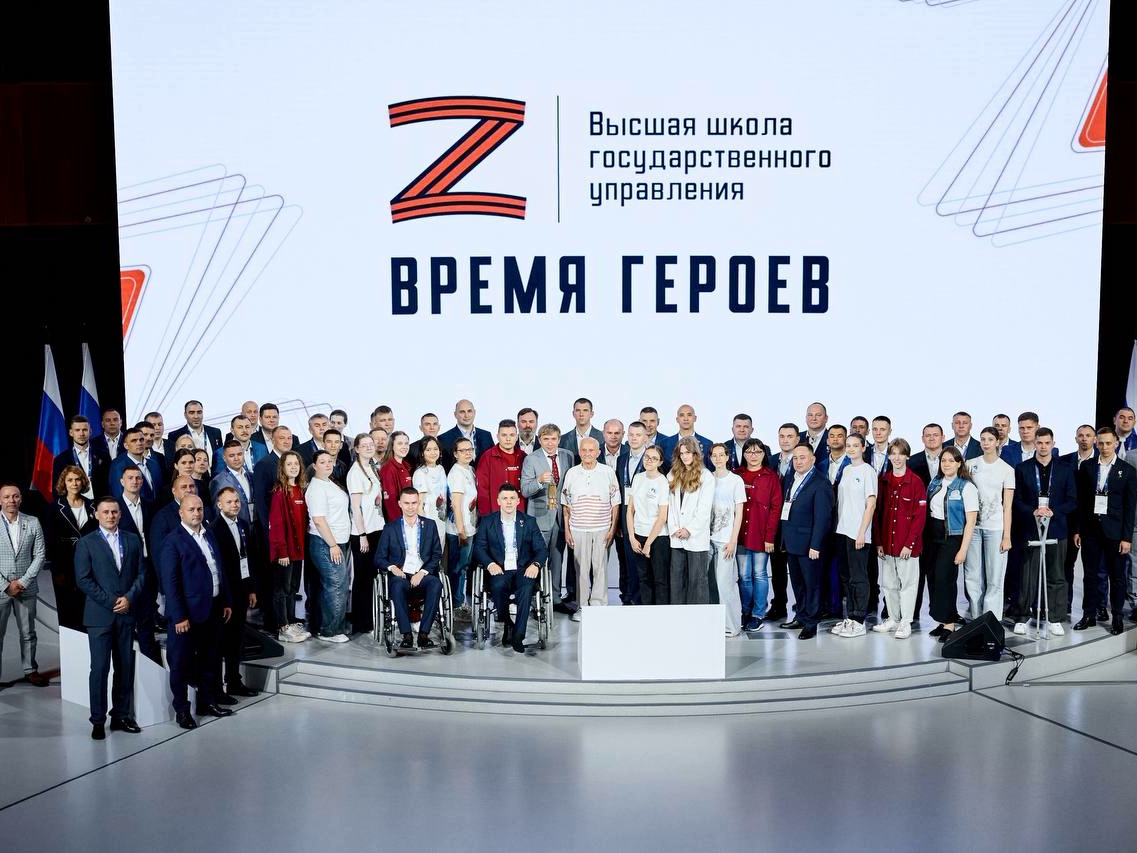 Участники программы «Время Героев» передали молодёжи России Вечный огонь с Северного Полюса