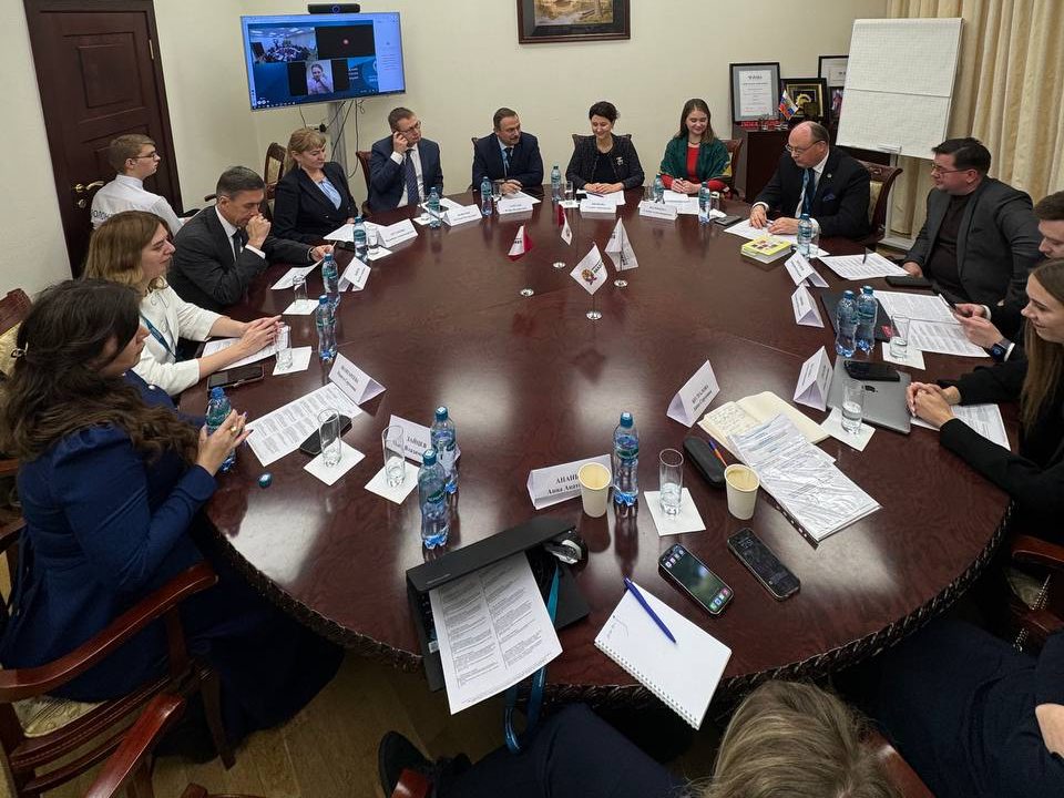 В Академии обсудили «Транспортная деятельность в условиях цифровизации: эволюция правовых конструкций и новые модели регулирования» 