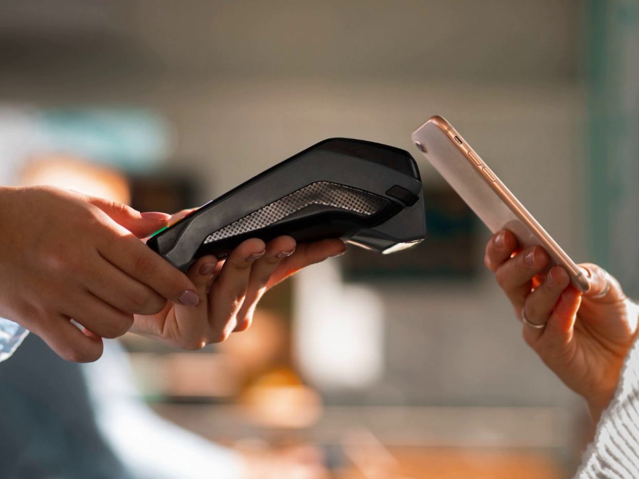 В России в 2025 году доля безналичных платежей достигла 88%