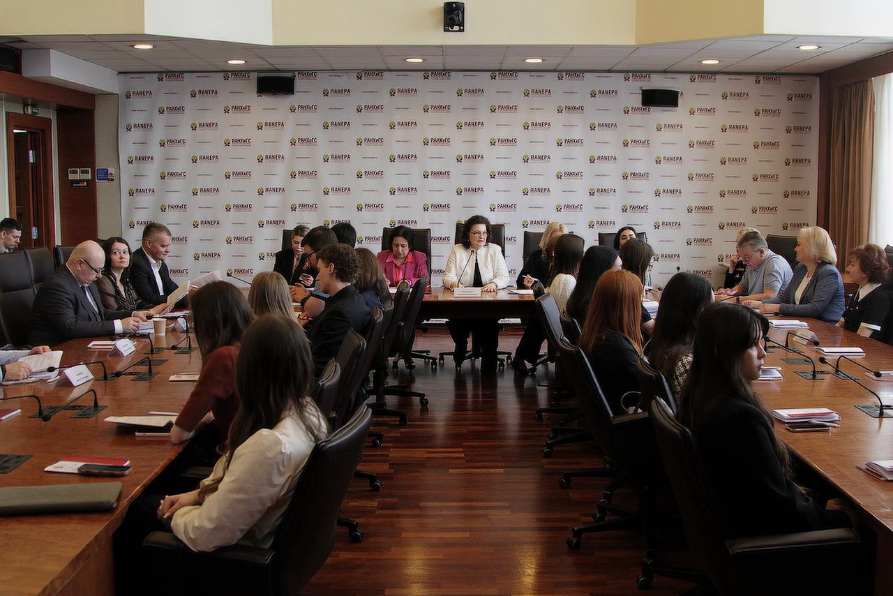 В ИПНБ состоялся круглый стол, посвященный Году единства народов России