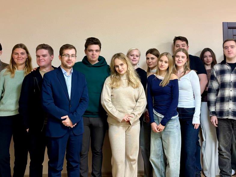 В студенческом научном кружке кафедры логистики и мультимодальных перевозок обсудили ответственность государства в таможенных правоотношениях