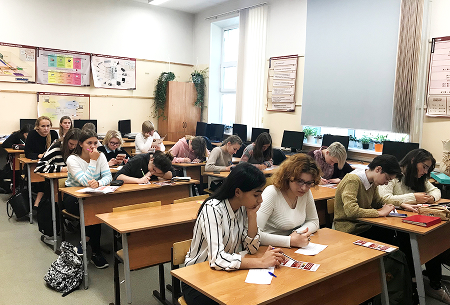 Сотрудники ИПиНБ РАНХиГС провели выездные презентации вуза в школах Москвы