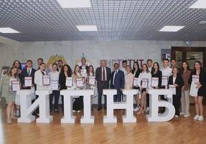 Директор ИПНБ C.Д. Могилевский поблагодарил студентов за активное участие в работе Приемной кампании 2022
