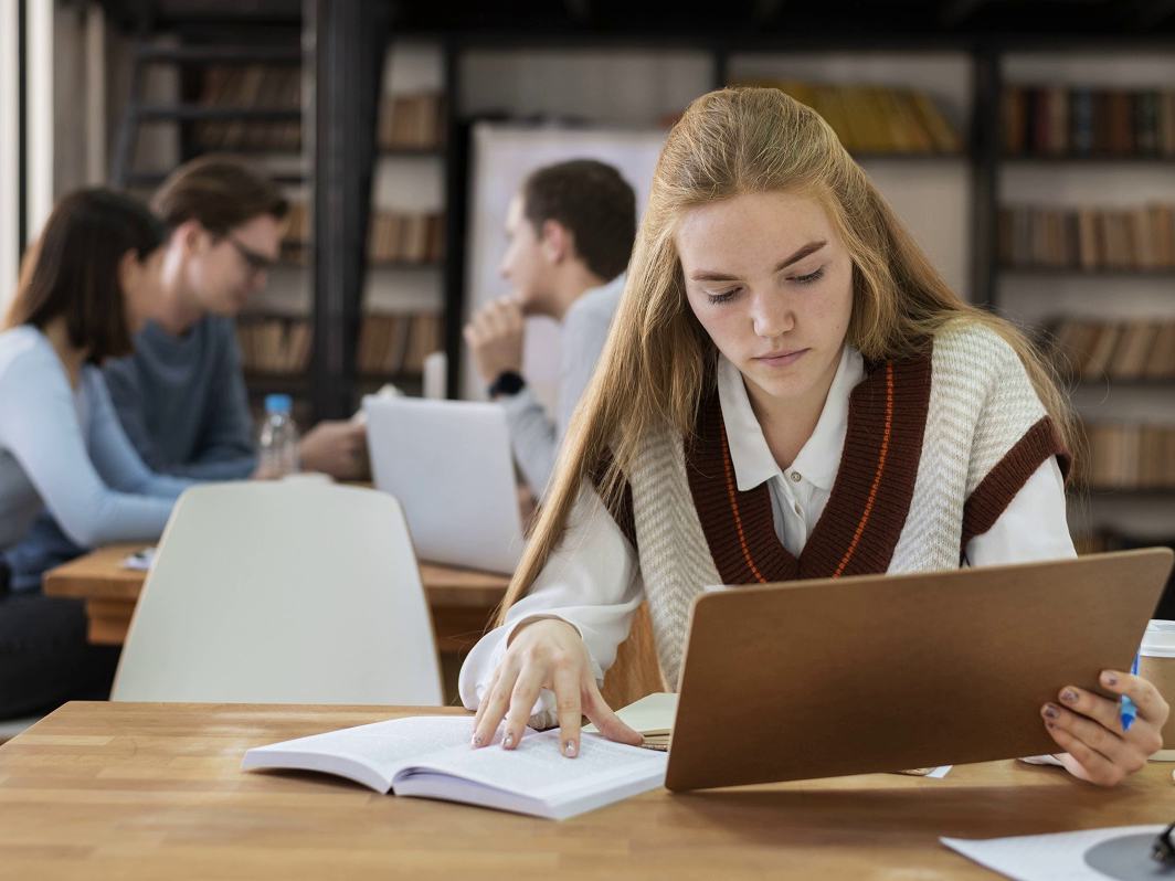 В учреждения среднего профессионального образования в России в 2025 году поступили порядка 1,3 млн человек